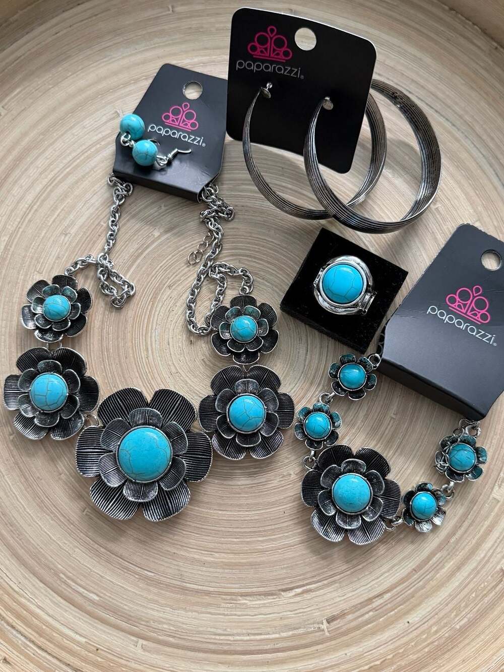 VINTAGE Paparazzi Turquoise Flower 4-piece set